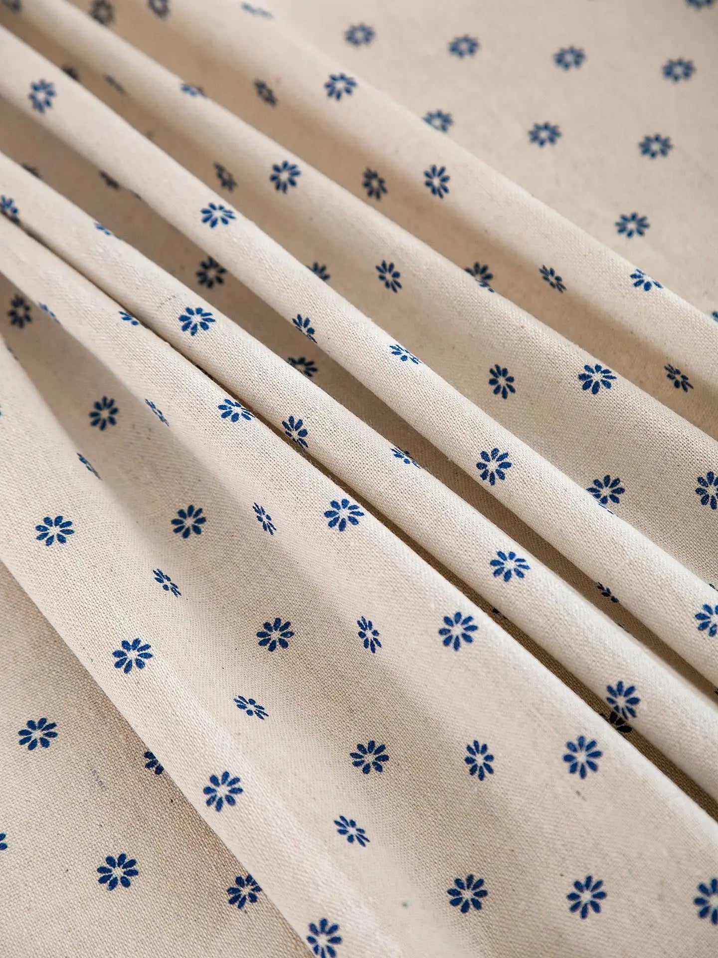Cotton round tablecloth