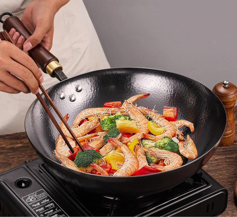 Wok cast iron pan