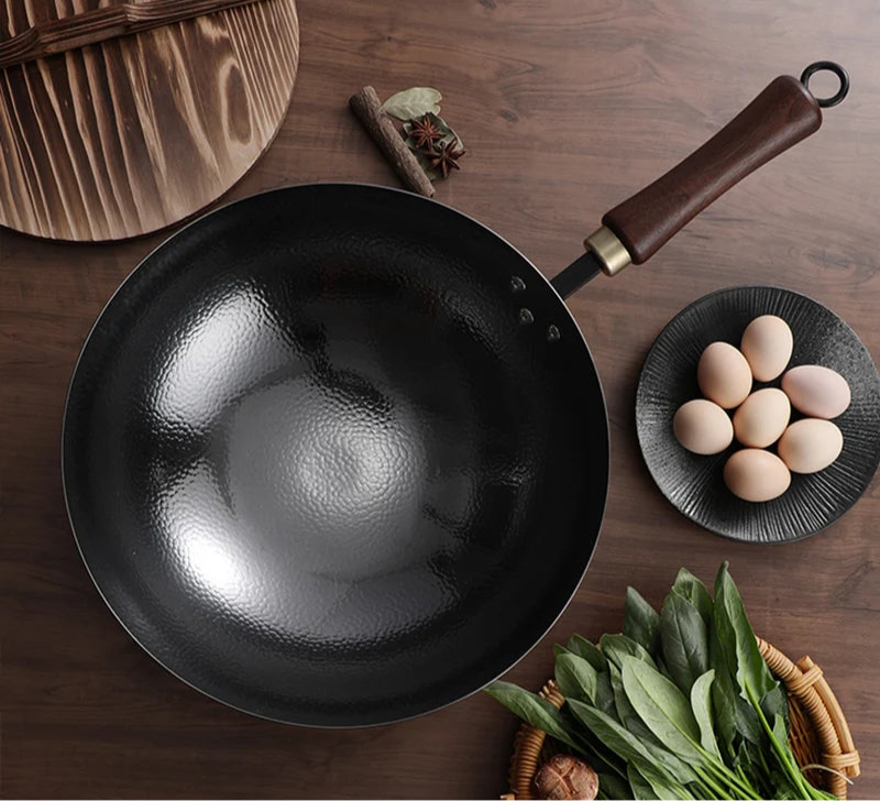 Wok cast iron pan