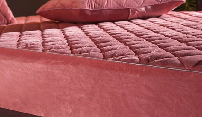 Plush quilted mattress cover