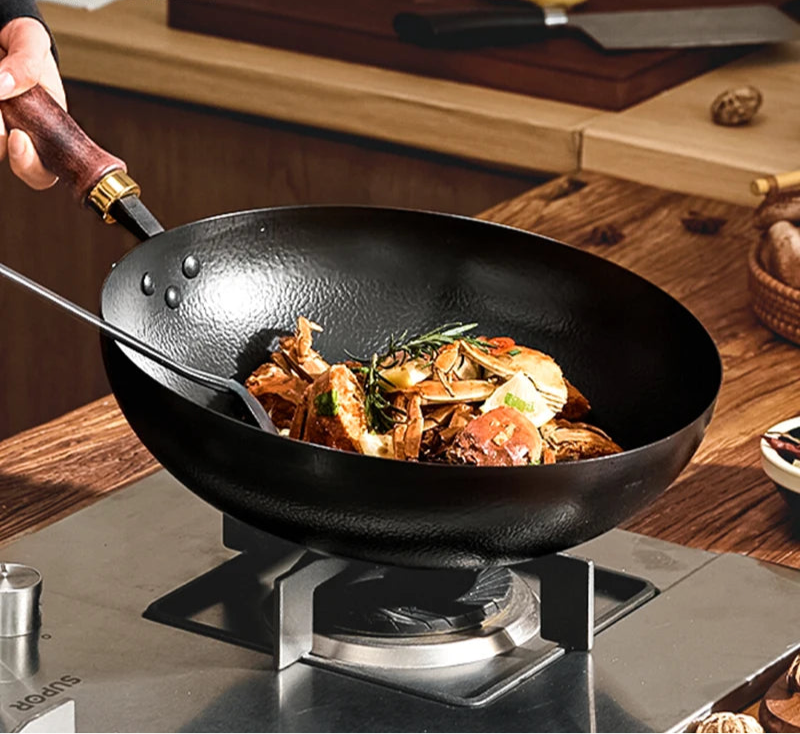 Wok cast iron pan