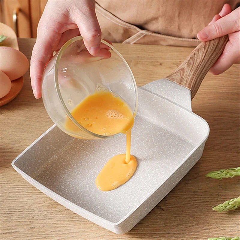 Nonstick omlette pan