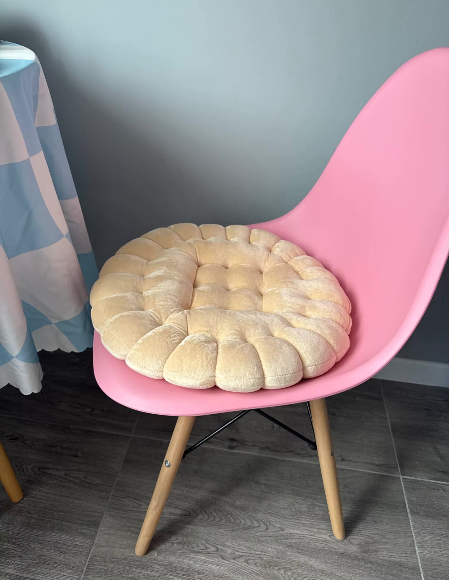 Biscuit shape cushion