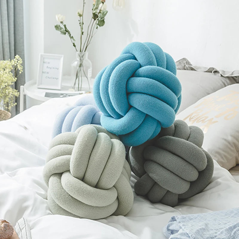 Knot cotton pillow