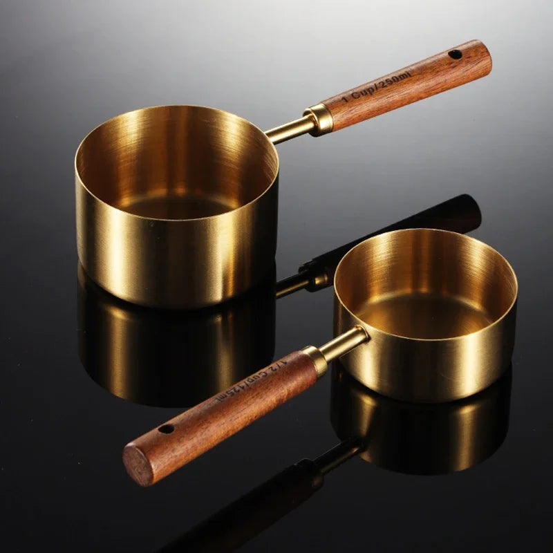 Wooden measuring cup set