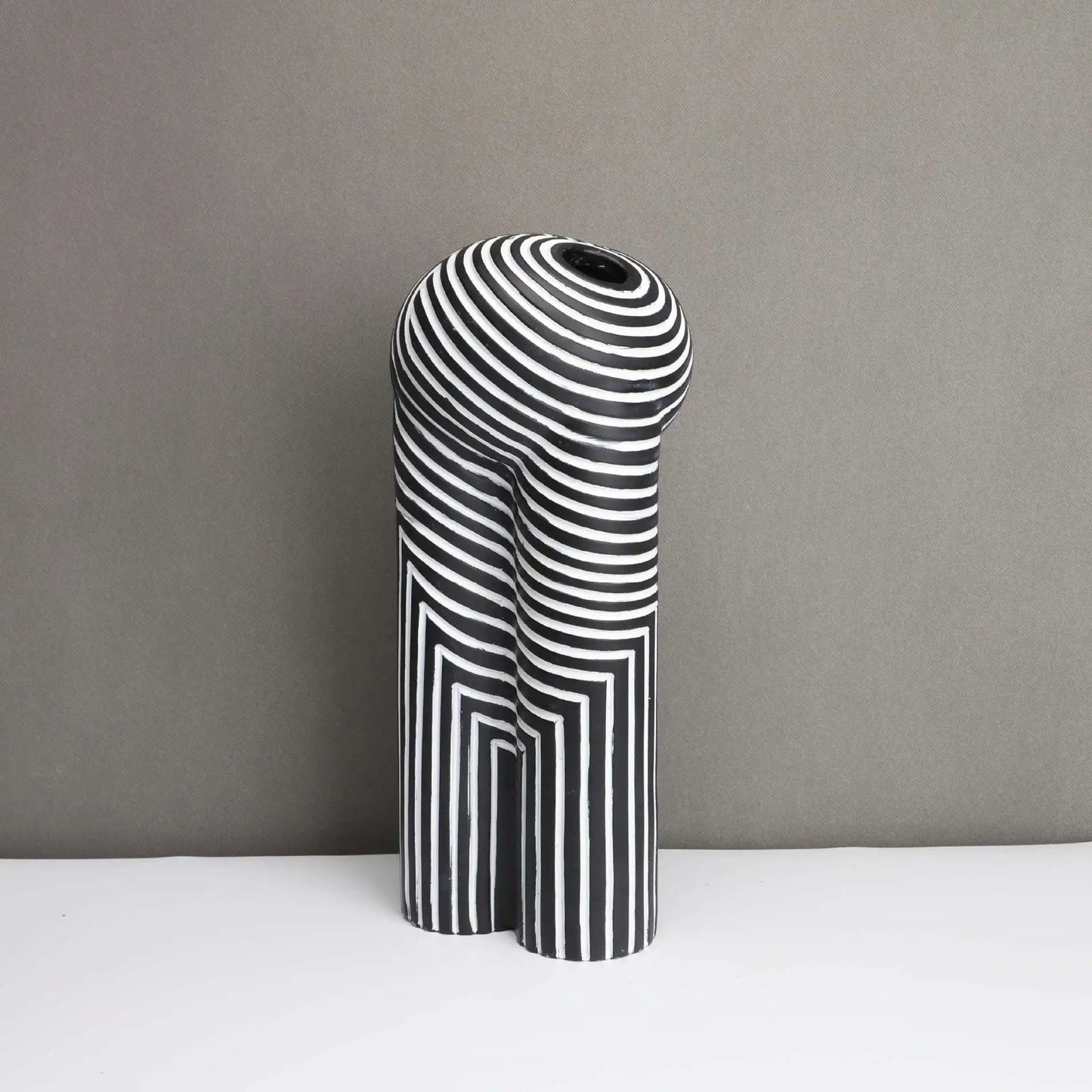 Creative Black and White Resin Vase