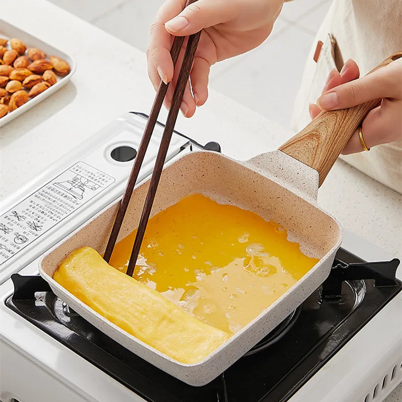 Nonstick omlette pan