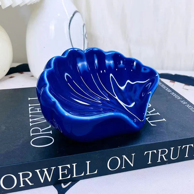 Shell shaped ceramic soap holder