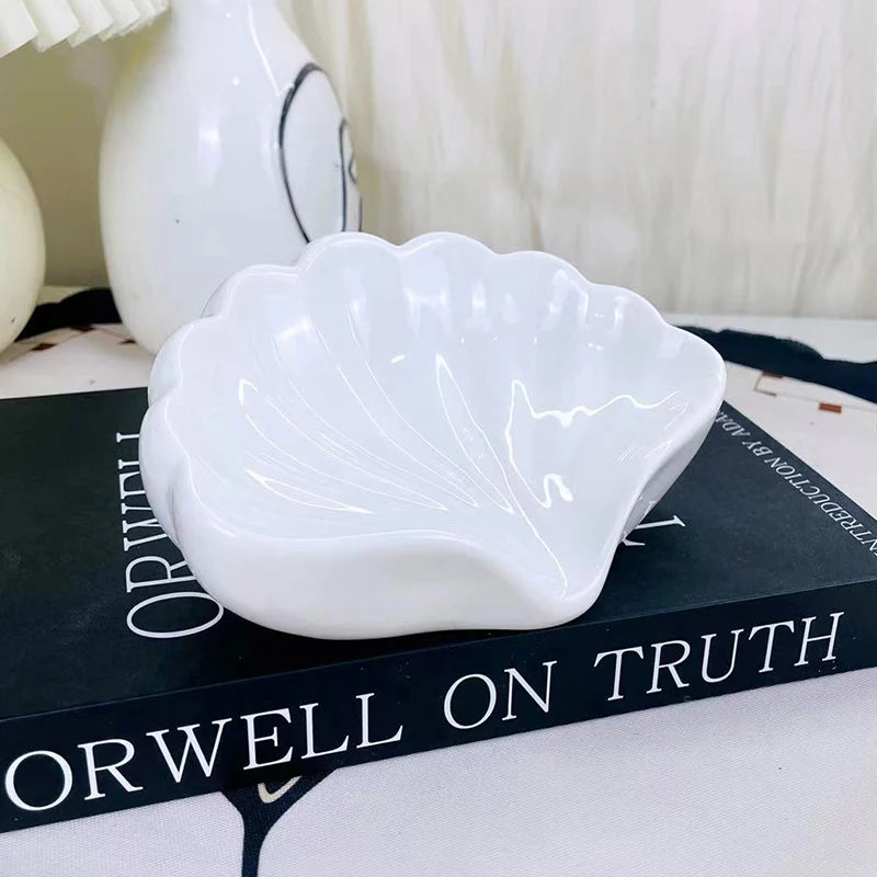 Shell shaped ceramic soap holder