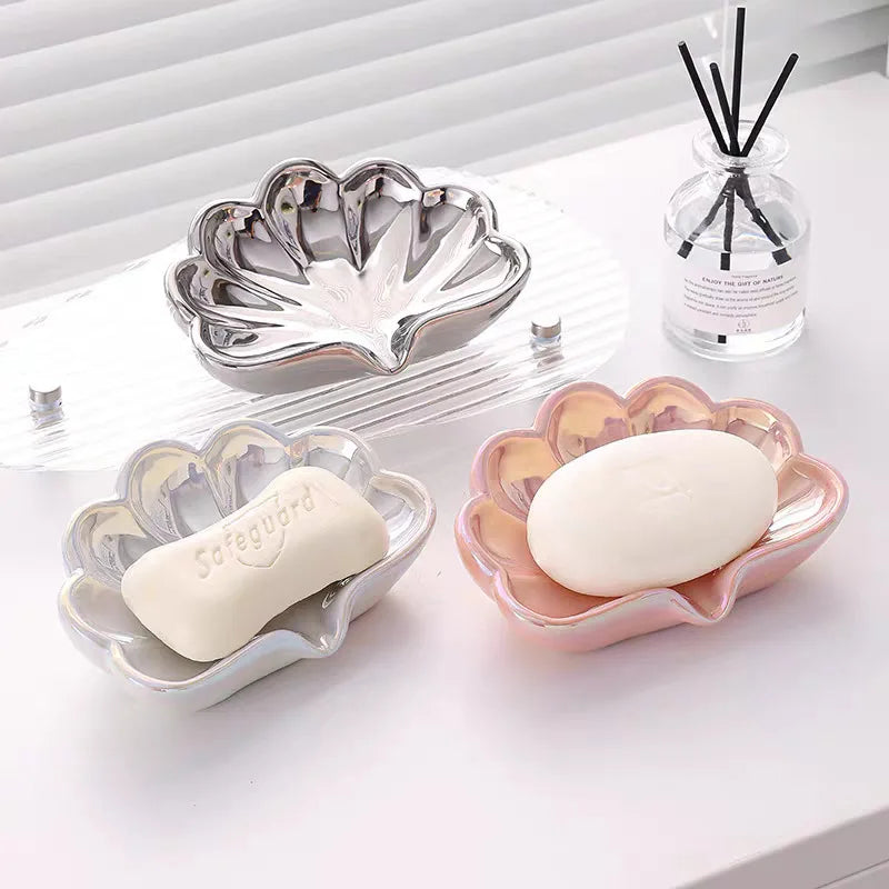 Shell shaped ceramic soap holder