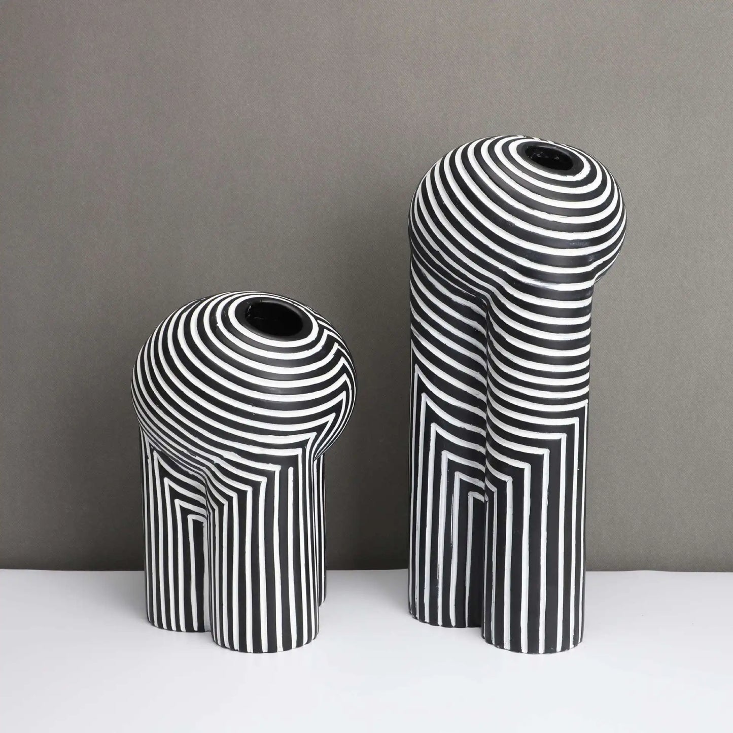 Creative Black and White Resin Vase