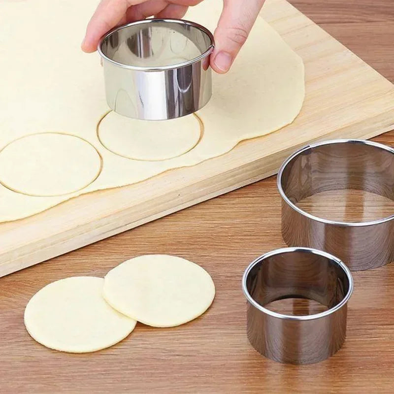 Round pastry mold set