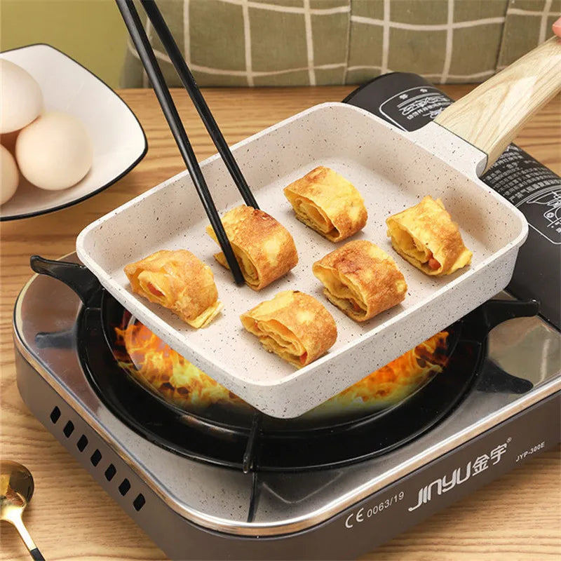 Nonstick omlette pan