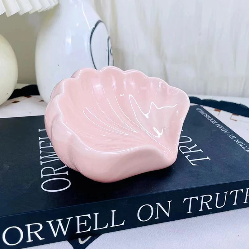 Shell shaped ceramic soap holder